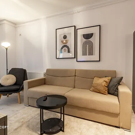 921 Apartment *